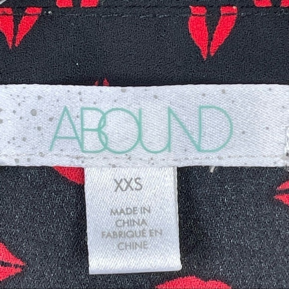 Abound Red Lips Button Down Top - Picture 8 of 9